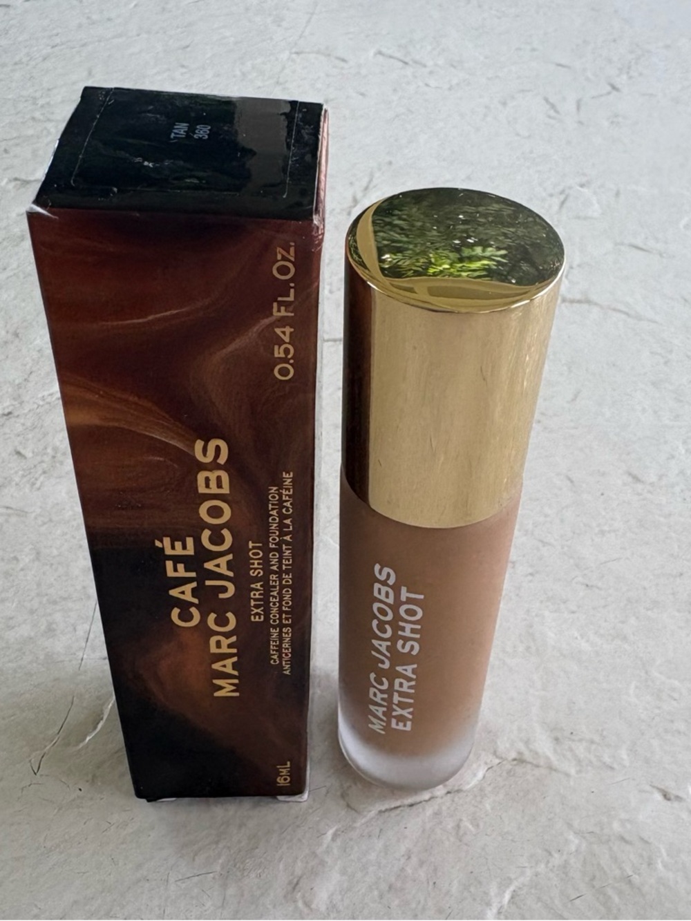 Marc Jacobs Cafe- Extra Shot Caffeine Concealer & Foundation in shade Tan (360) - Picture 2 of 9
